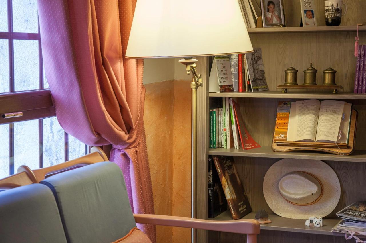 La Casa Del Maestro Guest House Tardelcuende Eksteriør bilde